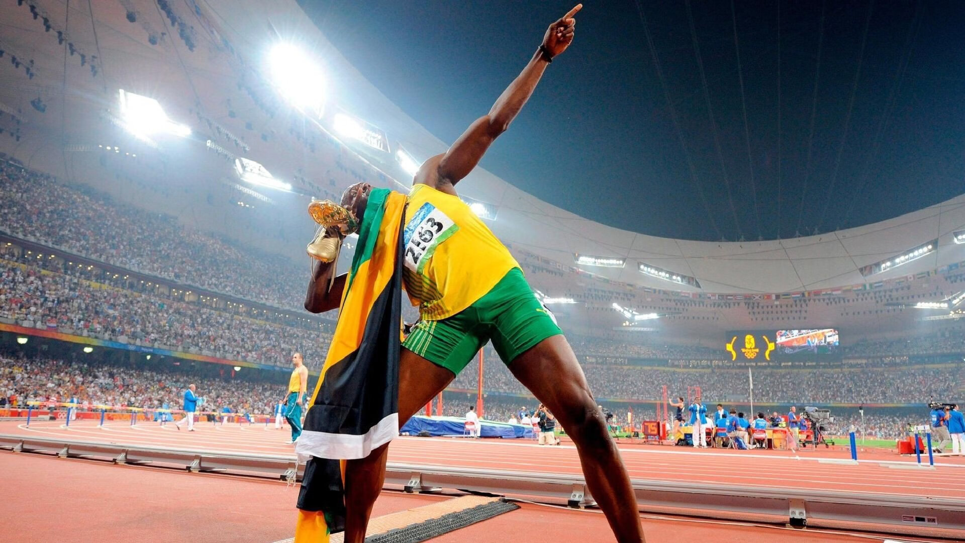 “从平局到高潮：比赛最后一击瞬间席卷全场”