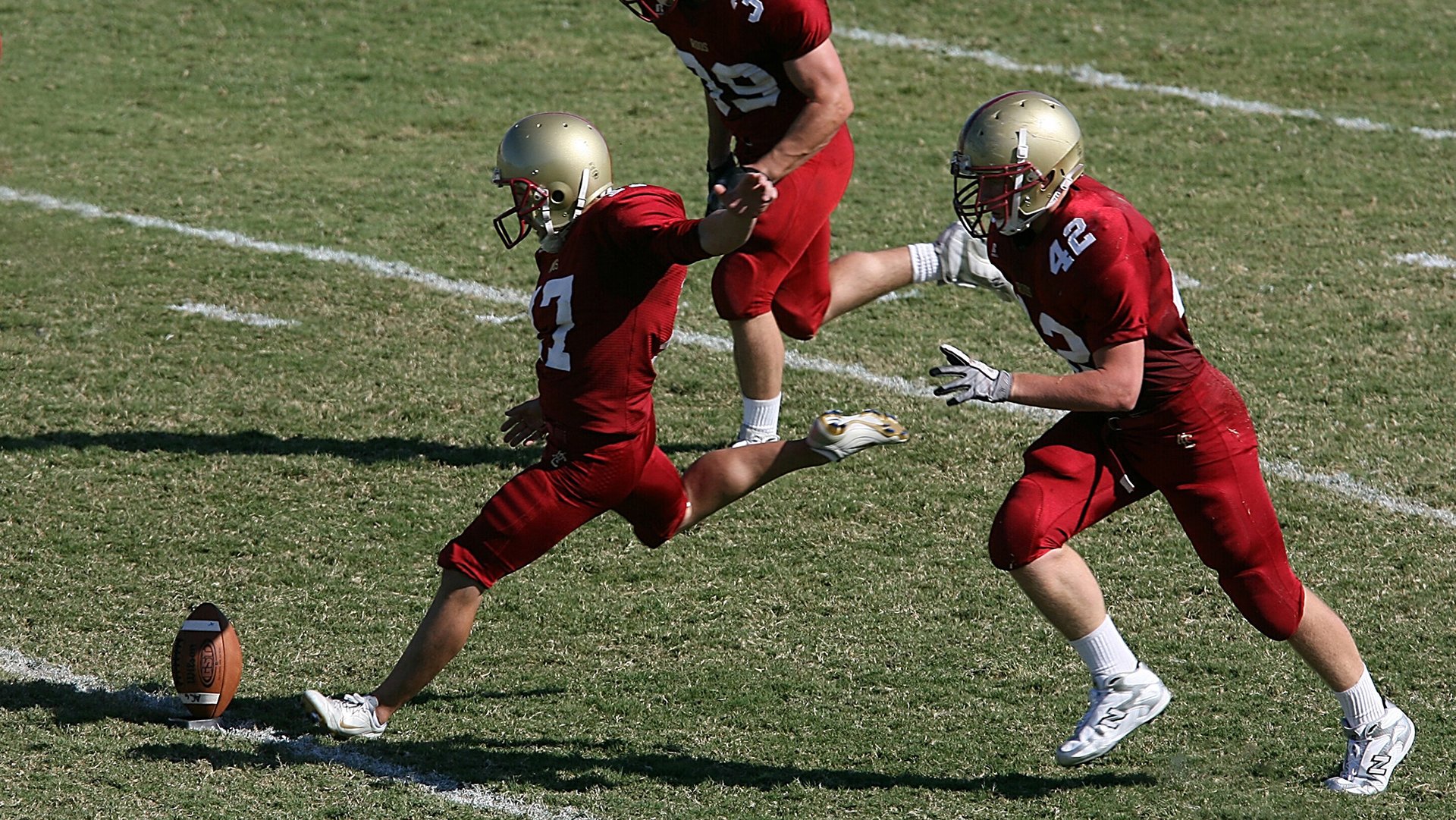 “季后赛首轮战火蔓延,强队遇强队,实力比拼进入白热化”,2022季后赛